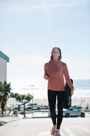 Midday Mindful Meditation For Your Lunch Break Toneitup Com