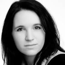 Louisa Neumann's Instagram, Twitter & Facebook