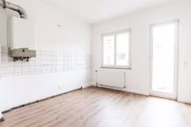 Die innere kanalstraße grenzt südlich, der rhein östlich, die gürtelbahntrassen der kvb nördlich und zum. Etagenwohnung In Koln Nippes 61 M