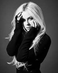 The couple cemented their relationship. Avril Lavigne Am 08 03 2021 In Berlin Columbiahalle Trinity Music