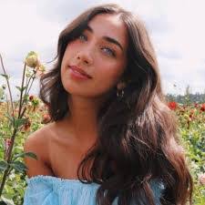 Josie Cameron's Instagram, Twitter & Facebook