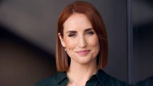 Samantha Hayes to front Stuff's new 6pm TV bulletin alongside other key  talent