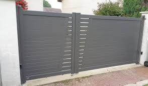 Portail Battant A Vantaux Inegaux Et Motif Ajoure En Partie Centrale A2p Tuquet Portail Aluminium Portail Portail Aluminium Battant