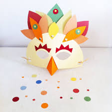 Atelier Maskaplum Pour Cocottes Et Petits Coqs De 4 A 8 Ans Par L Atelier Effervescent Chez Poule Mouille Deco Carnaval Bricolage Carnaval Deguisement Poule
