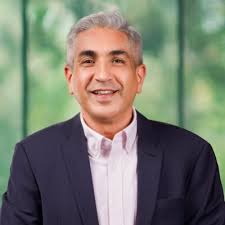 Fact checking is critical and adds more information and doesn't censure or  remove info. @TommasoCanetta Andrew Hillier and @jwlodarczyk discuss role  of Govt, supporting professional media and much more to bring back