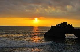 7 penginapan di sabang dengan pemandangan pantai dan lautan. Keelokan Pemandangan Pantai Tanah Lot Membius Wisatawan Selama Libur Nyepi Okezone Travel