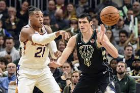 The phoenix suns are up a game to none over the milwaukee bucks going into game 2 on the phoenix suns keep home court advantage in the second game of the nba finals against the. Bucks Vs Suns Preview Seeking A Bright End To A Long Trip Brew Hoop