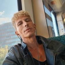 Stream Evi Arts music