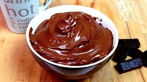 Adesso aggiungete il cioccolato bianco tagliato a pezzetti e continuate a mescolare. Crema Al Cioccolato Senza Uova Un Dessert Goloso E Leggero Di Sole 110 Calorie