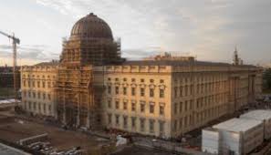 Sie sind teil von rund 40 spuren , die an überraschenden stellen im ganzen gebäude schlaglichtartig die vielfältigen aspekte der geschichte des ortes beleuchten. Das Humboldt Forum Muss Die Eroffnung Wegen Der Corona Pandemie Verschieben Berliner Schloss