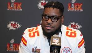 Los Vikings tienen la vista puesta en el guardia de los Chiefs, Trey Smith,  en una intensa búsqueda por la joya de la corona de agentes libres de la  temporada.