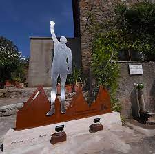 Few riders of recent history have inspired cycling fans around the globe to a point that would be comparable with marco pantani's. Denkmal Fur Marco Pantani In Saturnia Enthullt Radsport News Com