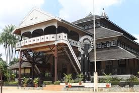 Sebenarnya rumah ini asalnya adalah rumah identitas milik suku dayak kenyahk. 34 Rumah Adat Dan Asalnya Beserta Gambar Penjelasan Lengkap