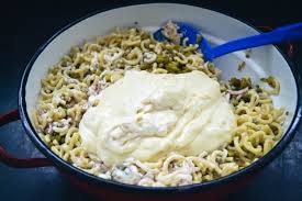 Einfacher Nudelsalat Rezept Mit Mayo Rezept Rezepte Nudelsalat Lebensmittel Essen