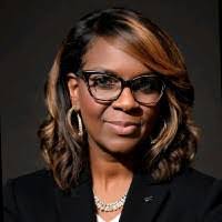 Lisa Banks's Instagram, Twitter & Facebook