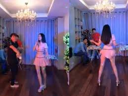 Linh miu cho biết, có lẽ phát ngôn rất 'gắt' của thanh hương vừa qua không nhằm vào cô bởi tình chị em của cô với nữ diễn viên nàng dâu. Linh Miu Lá»™ Dan Hinh XÄƒm Keo Dai Tá»« LÆ°ng Xuá»'ng Vá»‹ Tri Hiá»ƒm Hoc