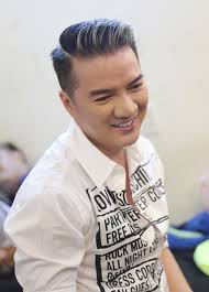 Tham gia clb ca sĩ trẻ năm 1991, đến năm 1992 đàm vĩnh hưng bắt đầu ca hát chuyên nghiệp. Ä'am VÄ©nh HÆ°ng Bá»©c Xuc Khi Diá»…n Vien Ä'an Em Che Nghá»‡ SÄ© Lam Tá»« Thiá»‡n Ä'á»ƒ Ä'anh Bong Ten Tuá»•i