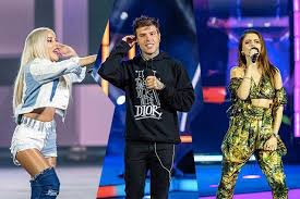 And the battiti live show has also been archived. Battiti Live 2020 La Seconda Puntata Fedez Con La Felpa Shock Baby K In Jeans