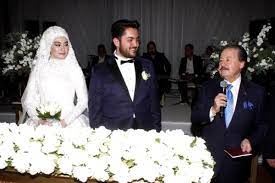 2019 yılı mart ayında gerçekleştirilen yerel seçimlerde çorum belediye başkan adayı olan çorum'un tanınmış simalarından murat kırçı oğlunu evlendirdi. Unlu Turkucu Burhan Cacan Oglunu Evlendirdi Son Dakika Magazin