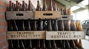La bière de westvleteren se décline en trois types : Westvleteren 12 Beer Made By Belgian Monks Is Now Available Online