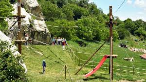 Tirolina para poner en el jardín de casa con 30 metros de cable de 4 mm de diámetro. Parques De Aventura En Navarra Opcion Para El Turismo Familiar Y De Naturaleza Noticias De Navarra En Diario De Navarra