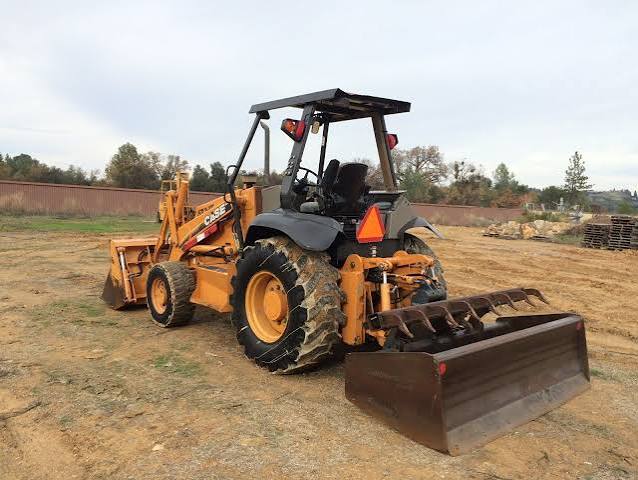 Case 570M XT Skip Loader
