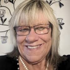 Joni Stewart's Instagram, Twitter & Facebook