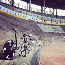 The straights transition to the circular turn through a moderate easement curve Pin On Velodromes