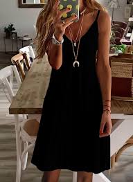 Son col v parsemé de strass et sa couleur taupe donne à cette robe un côté raffiné et habillé. Couleur Unie Sans Manches Coupe Droite Au Dessus Du Genou Petites Robes Noires Decontractee Vacances Robe A Bretelles Robes 199384061 Robes 384061 Vencano