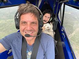 Bertie here doing de ear flying wiff mams fren 😂😂