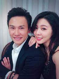 白家綺和女兒們，以及老公吳東諺開心同框。 （圖／翻攝自 白家綺 臉書） 其實，白家綺22歲時就嫁給了大15歲的前夫，婚後卻經歷外遇而心碎離婚. ç‚ºé‚„2åƒå¤šè¬å‚µå‹™ ç™½å®¶ç¶ºè»‹æˆ²5å¤©æ²'ç¡èƒ¸é•·ç˜¤å¥åº·äº®ç´…ç‡ˆ å¨›æ¨‚æ˜Ÿèž