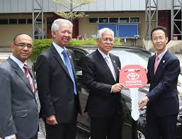 Buyer.umw toyota motor sdn bhd. Umw Toyota Motor Donates Toyota Camry Hybrid To Universiti Teknologi Malaysia Carsifu
