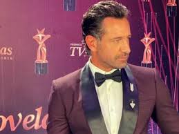 El actor mexicano gabriel soto, protagonista de importantes producciones de televisa, se convirtió en tendencia en las distintas redes sociales luego que un íntimo video de él se filtró en internet. Tzqd244lsatz7m