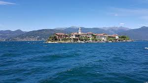 The famous town of stresa (italy, 5000 inhabitants, 200 m above sea level) enjoys a splendid location on lake maggiore in the gulf of borromeo, where it overlooks the eponymous islands. Lago Maggiore Stresa Italy Borromeo Islands Island Isola Pescatori Lake Waves Alps Pikist