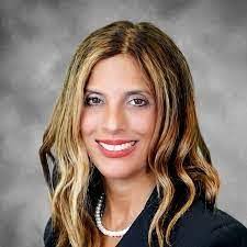 Alina Carta's Instagram, Twitter & Facebook