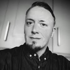 Who here ever had the chance to meet Ray Hicks? I loved that man. He was my  neighbor. However I think he and his jack tales and ghost tales are why at