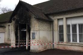 A Mondeville Pres De Caen Le Centre Des Finances Publiques Detruit Dans Un Incendie