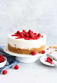 Zuerst die himbeeren, dann die creme und dann die kekse. No Bake Vanille Himbeer Cheesecake Meine Kuechenschlacht