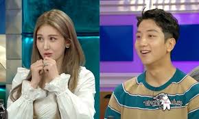 전소미는 '전소미 차', '전소미 외제차'가 실시간 검색어 차트를 도배했던 당시를 떠올리며 '화나요' 이모티콘도 좋았다라고 털어놨다고 해 그 내막을 궁금하게 만든다. ì „ì†Œë¯¸ í—ˆí›ˆ ê¹œì§ í°íŒ… ì´í›„ ë¼ìŠ¤ ì„œ ì²«ë§Œë‚¨ í'‹í'‹ ë¯¸ë¬˜ ê¸°ë¥˜
