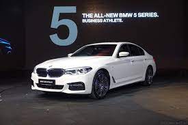 On the outside, the 530i gets dressed in m sport bodykit all around. New Bmw 5 Series G30 Launched In Malaysia 530i M Sport Rm399k