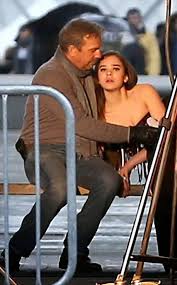 Dying of brain cancer, a dangerous international spy is determined to give up his high stakes life to finally build a closer relationship with his estranged wife and daughter, whom he's previously kept at arm's length to keep out of danger; Three Days To Kill Film Film Kino Trailer