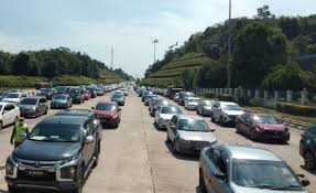 Semua kaum muslim sepakat bahwa sholat lima waktu harus dikerjakan pada waktunya, dalilnya adalah firman allah subhanahu wa ta'ala Sesak Teruk Di Gua Musang Perantau Balik Kl