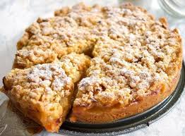 Le Gateau Allemand Aux Pommes Ou Apfelkuchen Est Un Gateau Compose D Une Base De Pate De Tranches D Recette Crumble Recette Gateau Pomme Gateaux Et Desserts