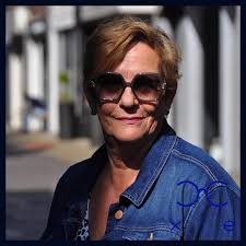 Berni wilde graag een zonnebril op sterkte. Wij hadden actuele meetgegevens  van Bernie en na een goed advies van @bartgubbels koos zij deze mooie  Chloe.. ! #zonnebrillen #oogzorg #laatonswetenwatjewensenzijn #shoplocal  #venlo #klaasstraat #