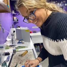 Jennifer Ruff's Instagram, Twitter & Facebook