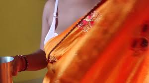 Naukrani ne apne Dudh ka chai banaa ke Malik ko Khush Kiya - XNXX.COM
