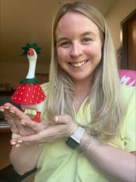 Who knew a silly little desk goose could bring me so much joy 🪿 #desk...