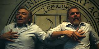 Frank Is Honored By His Alma Mater Episode 8 House Of Cards Seasons House Of Cards Frank Underwood