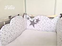 Voici un petit tuto ultra facile et un patron pour fabriquer un coussin nuage. Sur Commande Tour De Lit Nuage Tour De Lit Tour De Lit Bebe Tuto Tour De Lit