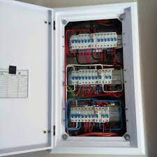What's in the box db board, rail and cover, 1 earth leakage, 1 main switch, 5 circuit breakers. Electrician House Wiring Chatsworth Gumtree Classifieds South Africa 208963166